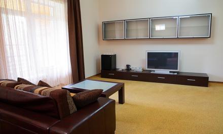 Загородный Отель Чайка Загородный Отель "Чайка" В Нижнем Н.: (831) 256-48-08, 256-54-56, в Дзержинске: (8313) 24-30-40, 242-242, 24-30-50;